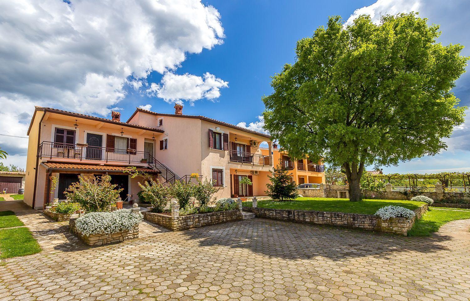 Ferienwohnung Mit Wlan, Klima, Parkplatz, Grill Und Grossem Garten Zum Fussball Spielen Gajana Exterior foto