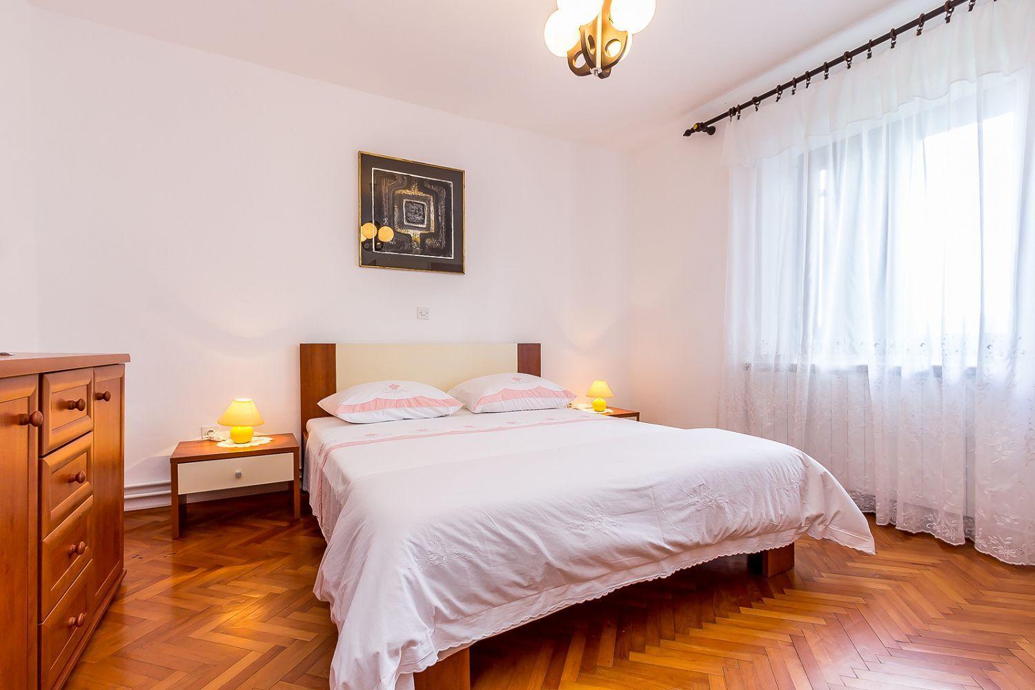 Ferienwohnung Mit Wlan, Klima, Parkplatz, Grill Und Grossem Garten Zum Fussball Spielen Gajana Exterior foto