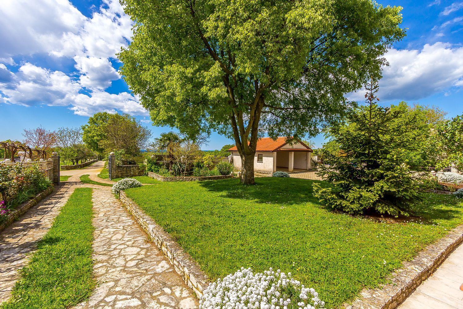 Ferienwohnung Mit Wlan, Klima, Parkplatz, Grill Und Grossem Garten Zum Fussball Spielen Gajana Exterior foto